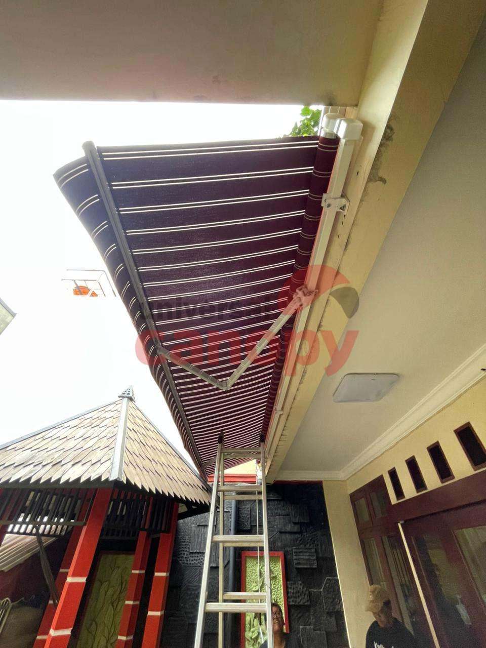 Motor Somfy untuk awning gulung otomatis yang tahan lama dan bisa diintegrasikan smart home